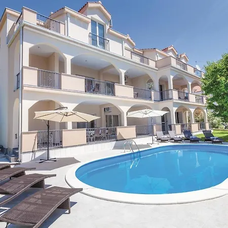 Lovely In Kastel Stafilic With Jacuzzi Kastela