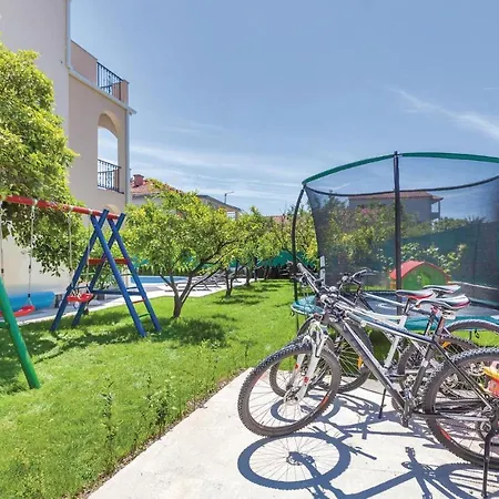 Lovely In Kastel Stafilic With Jacuzzi Apartament Kaštela