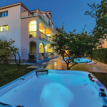 Apartment Lovely In Kastel Stafilic With Jacuzzi
