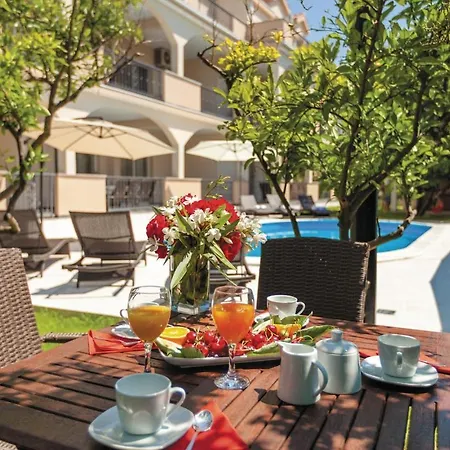 Apartment Lovely In Kastel Stafilic With Jacuzzi *
