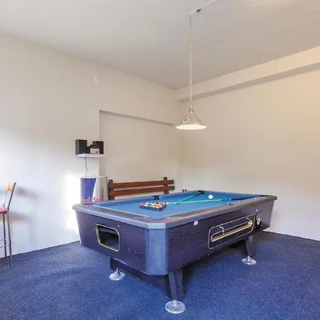 Apartment Lovely In Kastel Stafilic With Jacuzzi Kastela