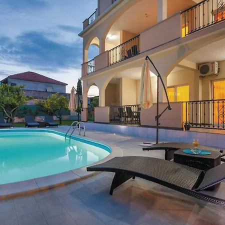 Apartament Lovely In Kastel Stafilic With Jacuzzi Kaštela