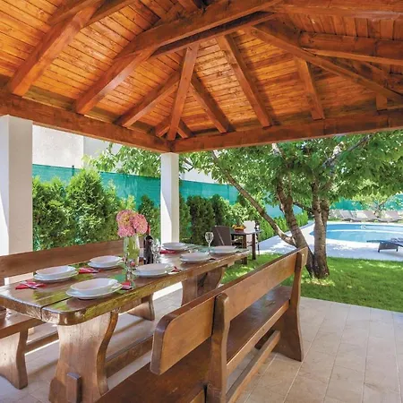 Awesome In Kastel Stafilic