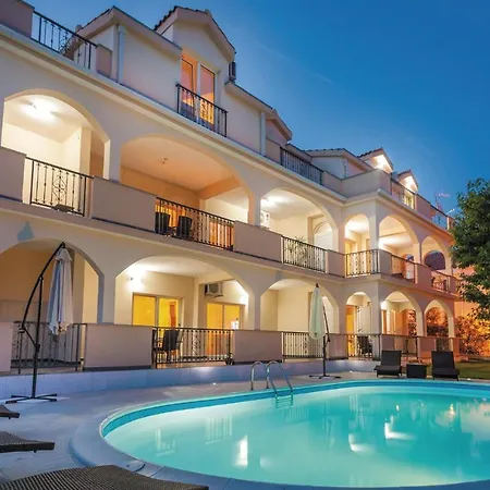 Lovely In Kastel Stafilic With Jacuzzi Apartment *