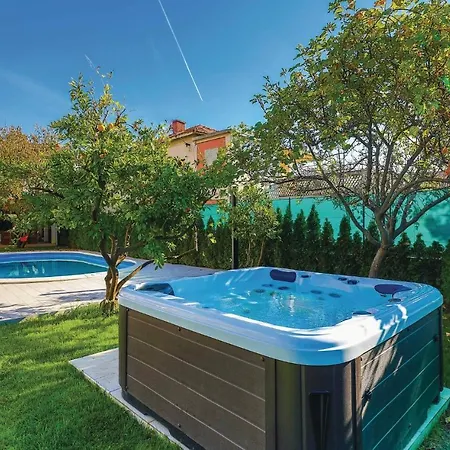 Apartament Lovely In Kastel Stafilic With Jacuzzi Kaštela