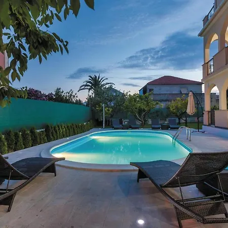 Apartment Lovely In Kastel Stafilic With Jacuzzi *