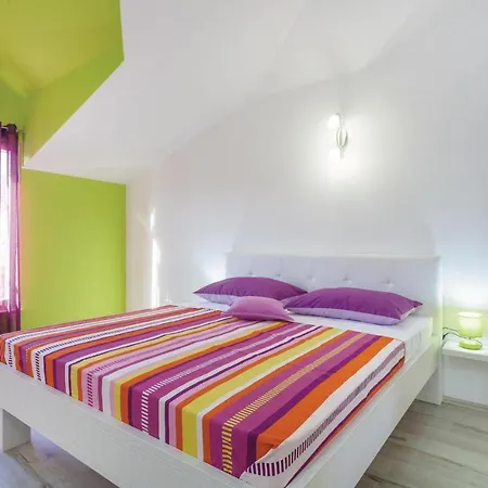 Lovely In Kastel Stafilic With Jacuzzi Apartment