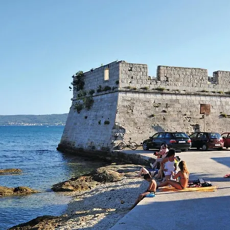 Lovely In Kastel Stafilic With Jacuzzi * Kastela